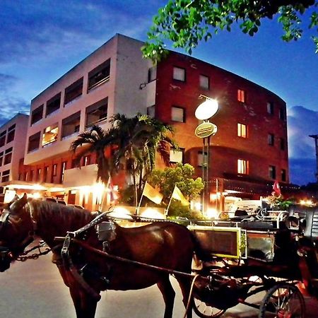 Pin Hotel Лампанг Екстериор снимка
