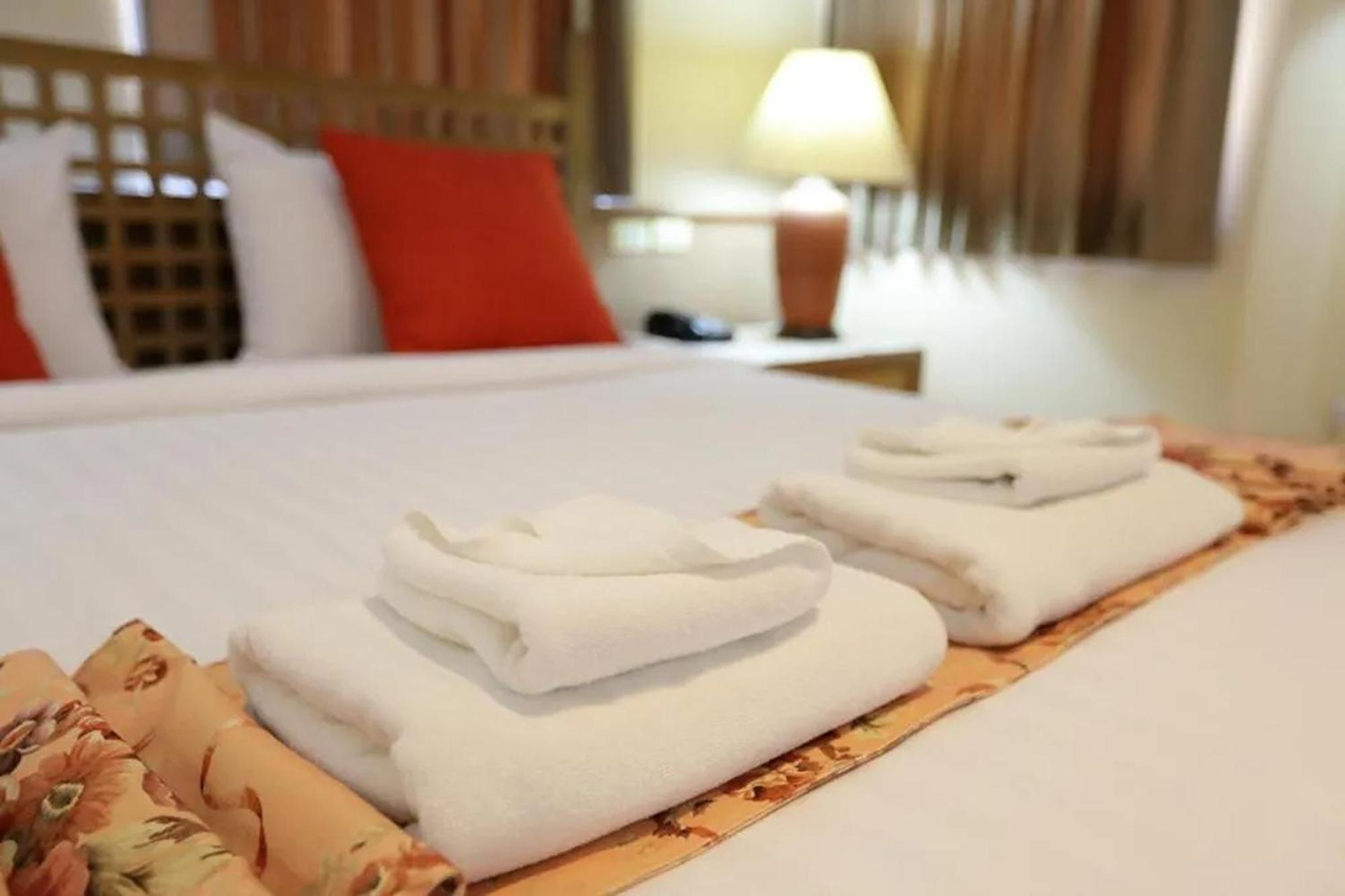 Pin Hotel Лампанг Екстериор снимка