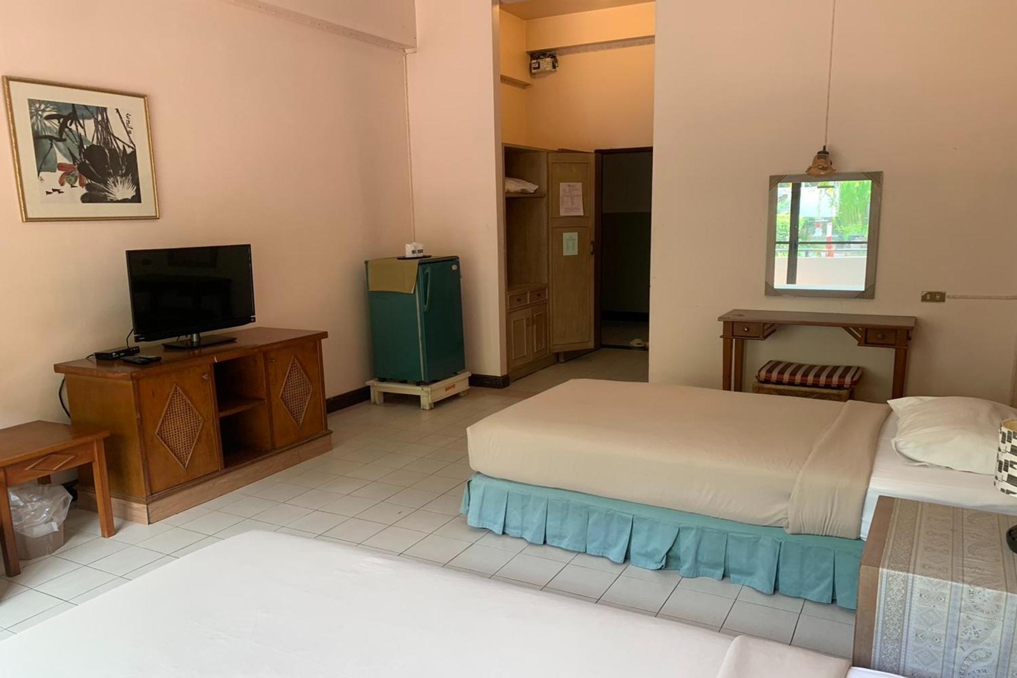 Pin Hotel Лампанг Екстериор снимка