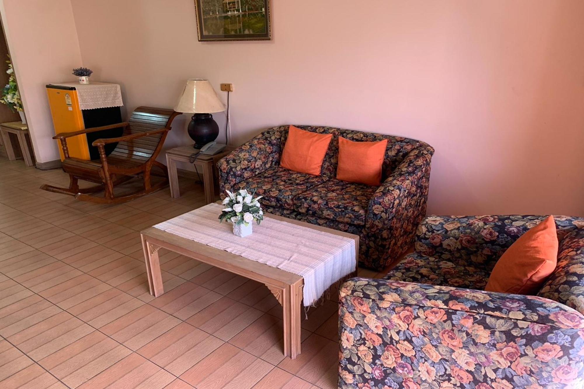Pin Hotel Лампанг Екстериор снимка