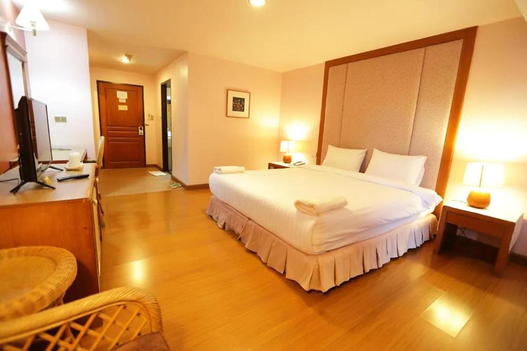 Pin Hotel Лампанг Екстериор снимка