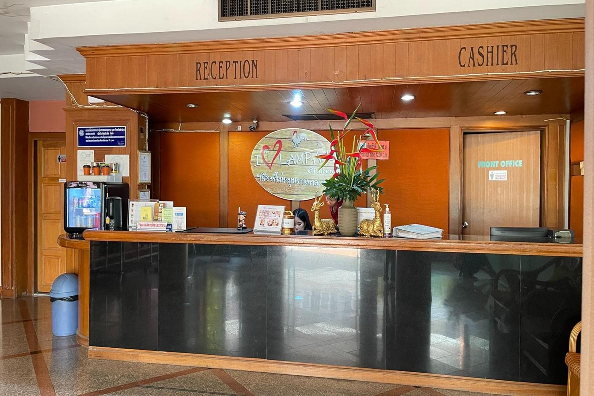 Pin Hotel Лампанг Екстериор снимка