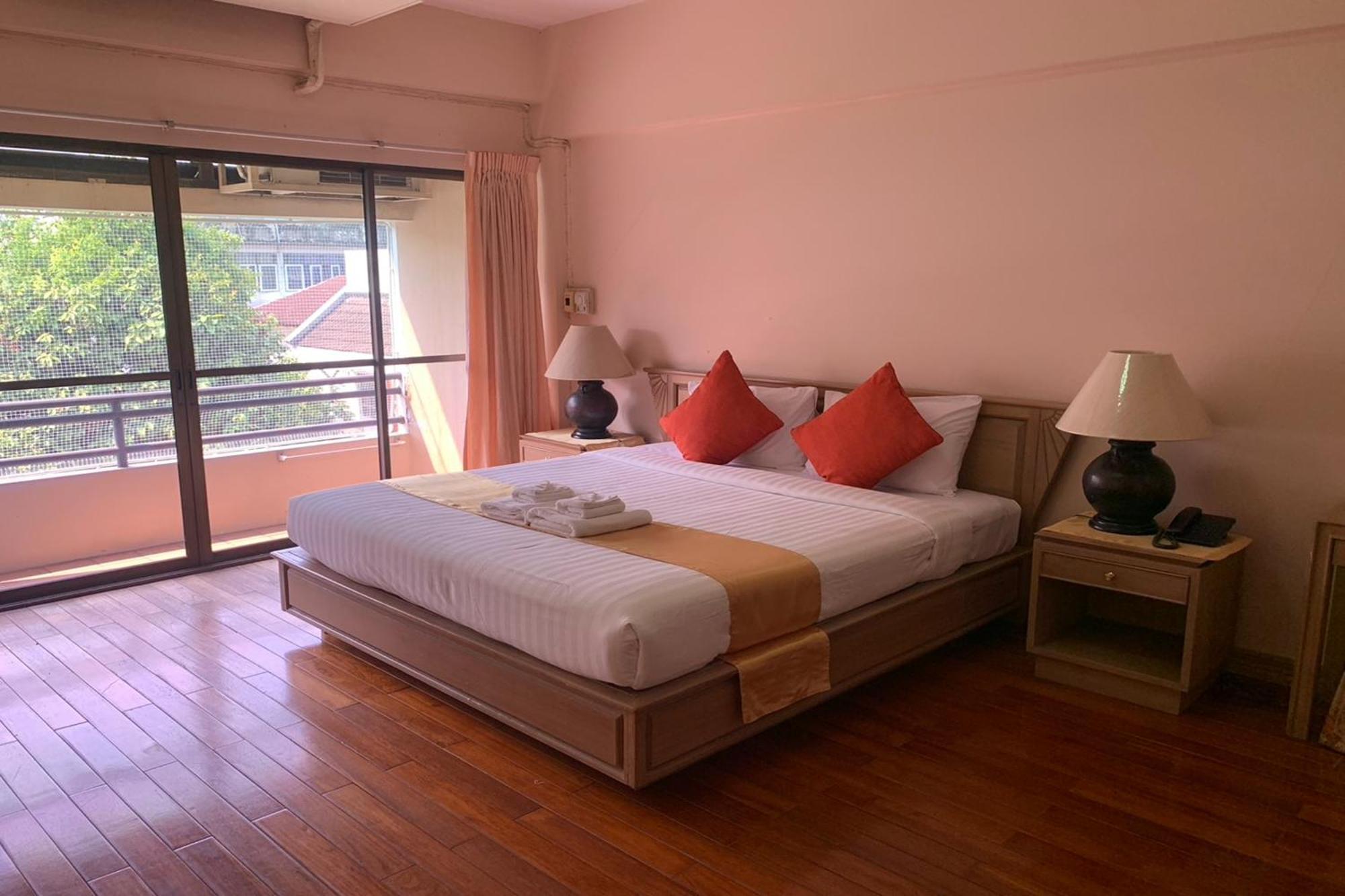 Pin Hotel Лампанг Екстериор снимка