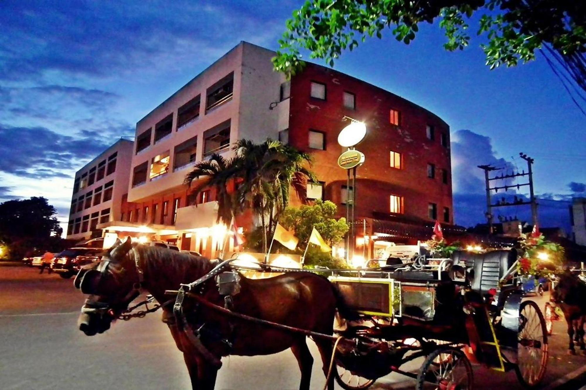 Pin Hotel Лампанг Екстериор снимка