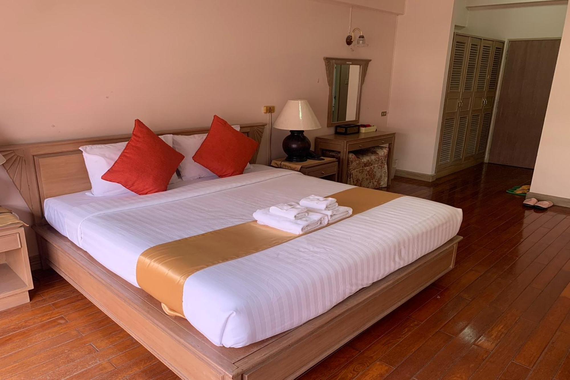 Pin Hotel Лампанг Екстериор снимка